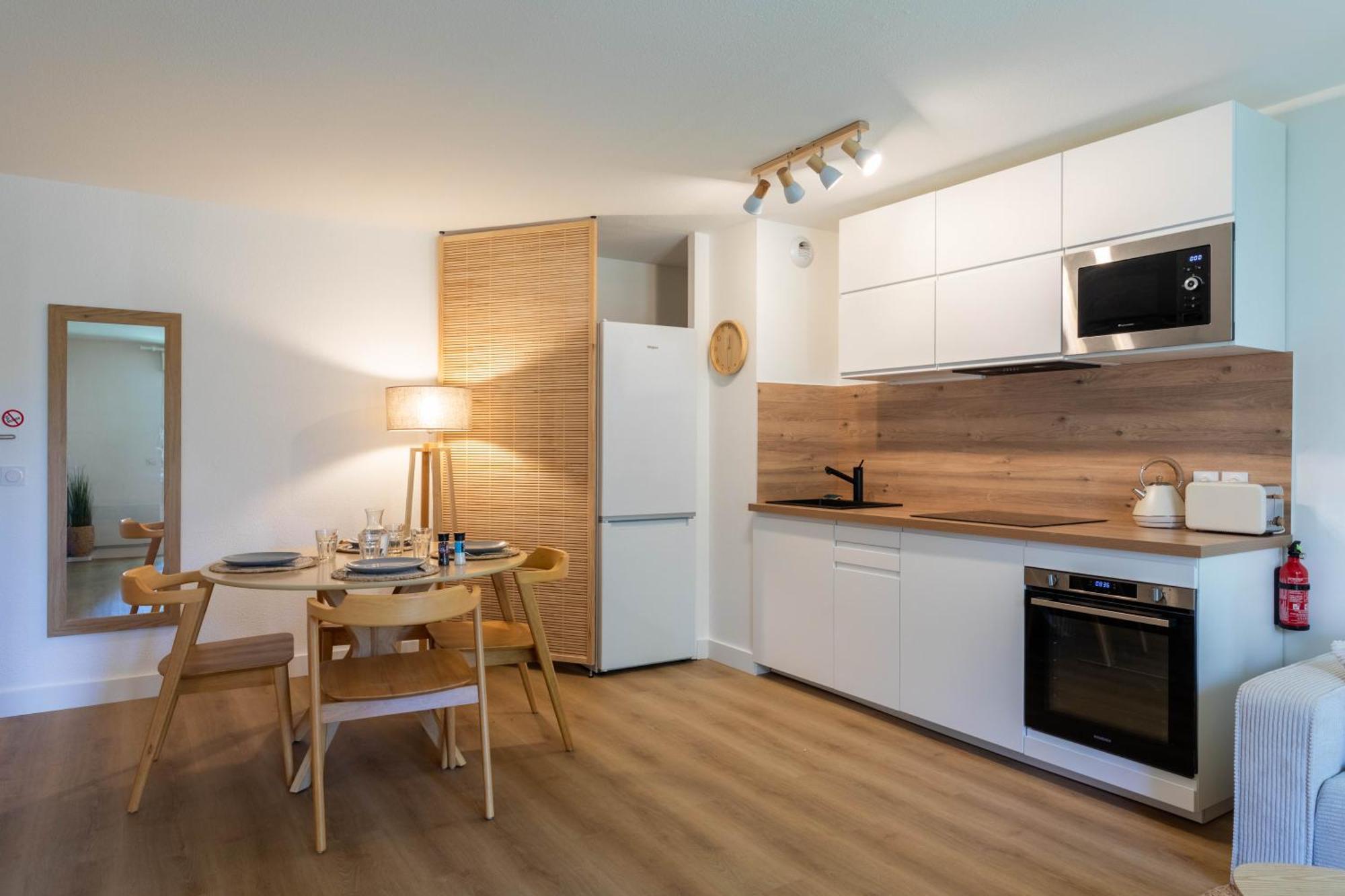 Zenitude-t3-terrasse-parking Apartment