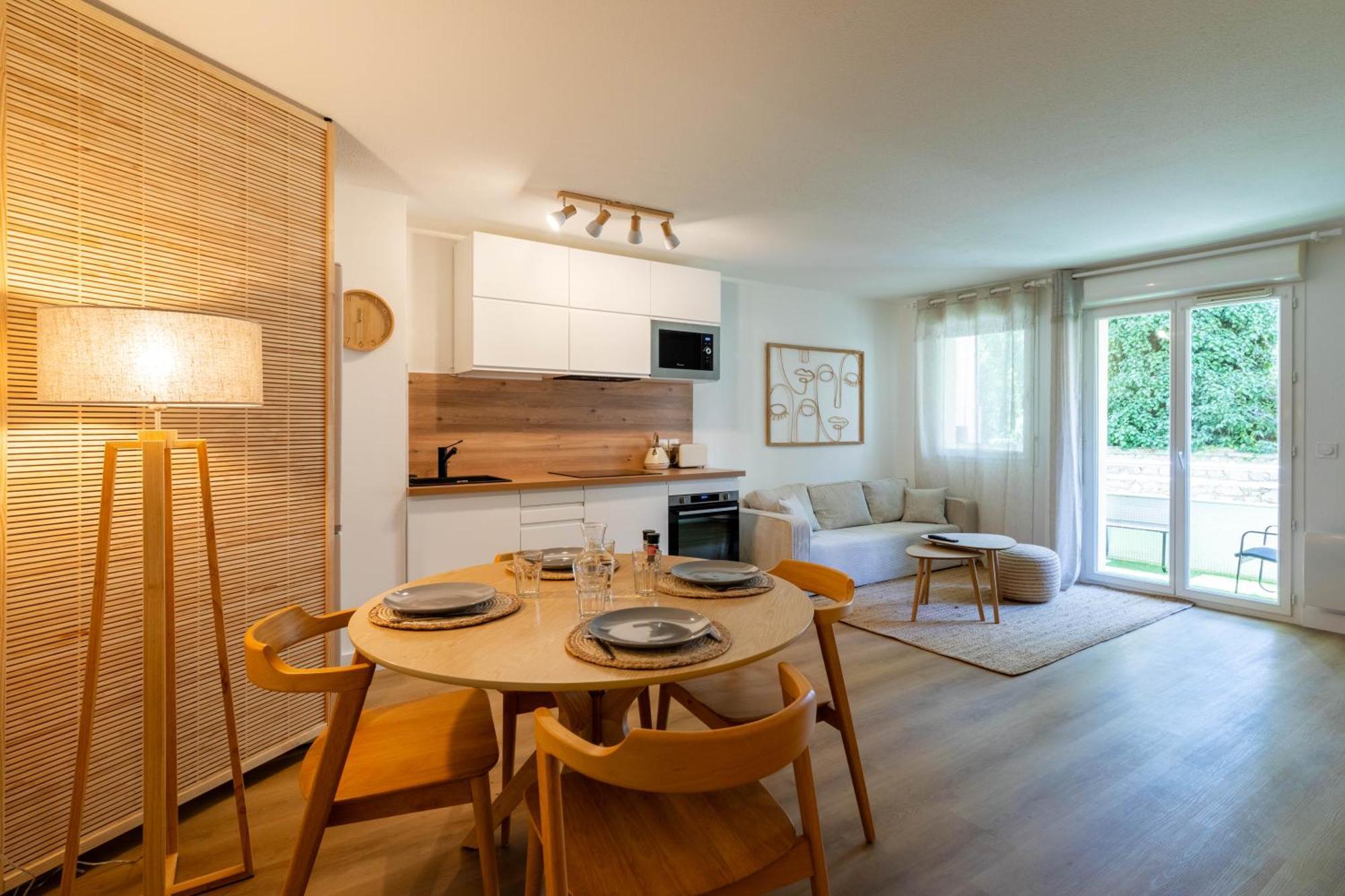 Zenitude-t3-terrasse-parking Apartment